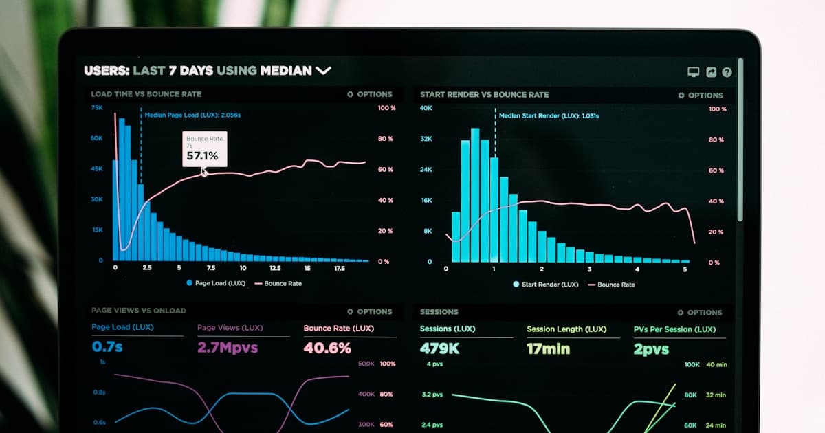 Visualisation d'une infrastructure de machine learning en entreprise avec des flux de données et des modèles d'apprentissage automatique